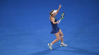 Caroline Wozniacki jublar över segern i Australian Open.