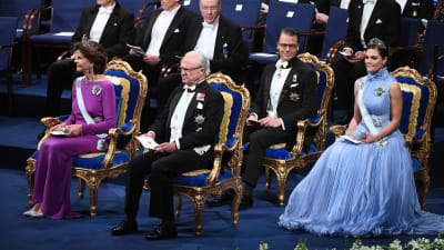 Sveriges kungafamilj under utdelningen av Nobelpriser.