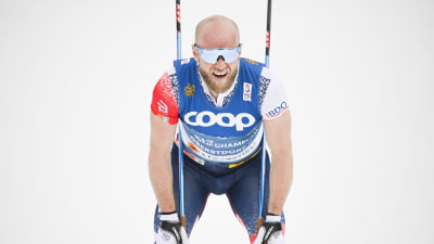 Martin Johnsrud Sundby pustar ut efter målgången.