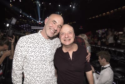 Mark Levengood och Jonas Gardell på Melodifestivalenfinalen år 2018.