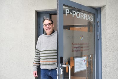 Niklas Grönroos är integrationshandledare i Borgå.