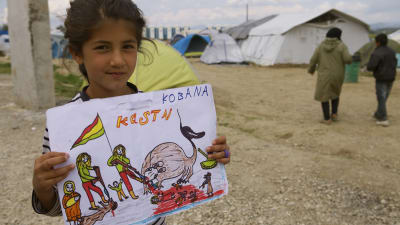 Syyrian Kobanesta paennut tyttö piirsi Isisin hirmuteoista kertovan piirroksen.