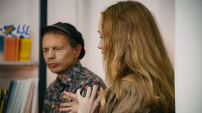 Tomas Jansson och Mathilda Larsson i samtal.