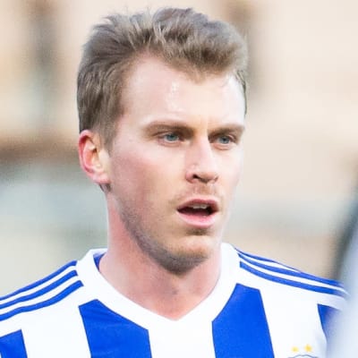 Rasmus Schüller i HJK:s tröja.