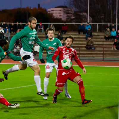 FC Jazz och Ekenäs IF spelade oavgjort i första kvalmatchen i Björneborg.