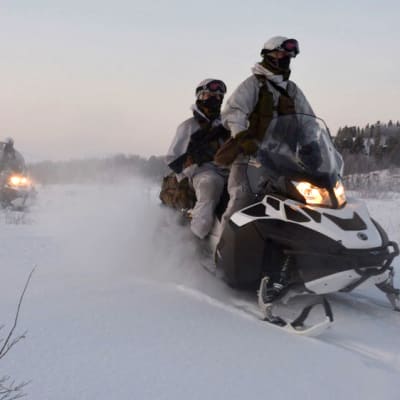 Border guards with new snowmobiles