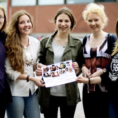 Ella, Belinda, Sara, Jennifer och Jennifer från Pedersöre Gymnasium