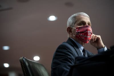 Tartuntatautiasiantuntija Anthony Fauci Yhdysvaltain hallinnon terveysviranomaisten kuultavana 30. kesäkuuta 2020. 