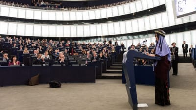 Människorättsaktivisten Nadia Murad i Europaparlamentet
