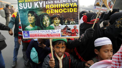 Förföljelserna i Burma har lett till globala protester mot etnisk resning och folkmord, som till exempel i grannalandet Indiens huvudstad New Delhi