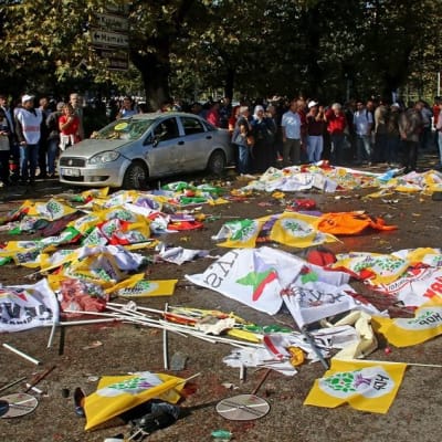 Ankaran pommi-iskun jälkiä 10. lokakuuta 2015.