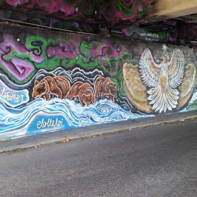 Garffiti maalaus Oulun Toivonimen sillan alla.