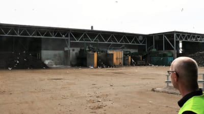 Vy över sorteringsstationer på Käringmossens avfallsstation