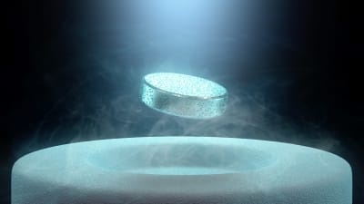 En magnet som svävar på ett supraledande magnetfält.