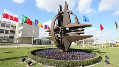 Natoskulpturen utanför militäralliansens högkvarter i Bryssel.