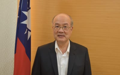 Jan Jyh-horng har varit engagerad i konflikten med Kina i flera decennier. Han var med om att göra de första galluparna om taiwanesernas attityder till Kina på 1990-talet.