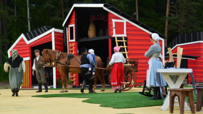 Raseborgs sommarteater 2015 hade också en levande häst med.
