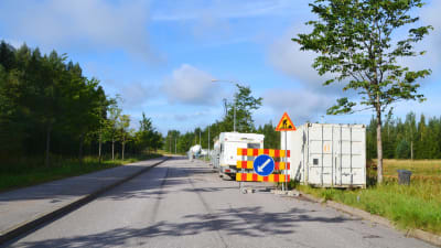 Fordonen som bygger centralköket i Borgå har spridit ut sig på Harabackagatan.
