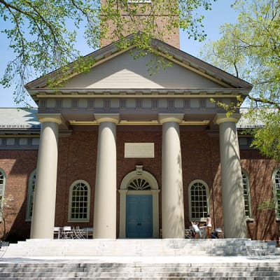 Harvardin yliopistokampuksen kirkko.