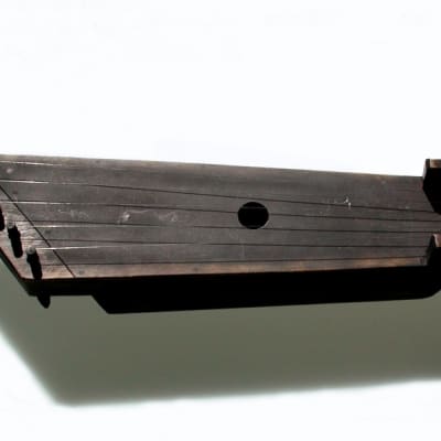 Viisikielinen kantele.