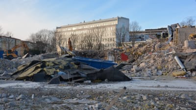 Huset på den så kallade Mikrotomten rivs.