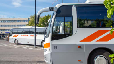 Borgå trafiks bussar vid Borgå torg.