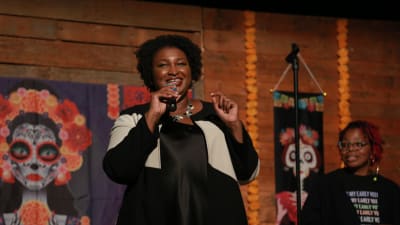Demokraten Stacey Abrams ställer upp i guvernörsvalet i Georgia 2022