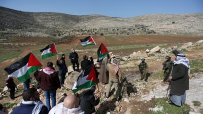 Palestinier protesterade mot etableringen av ännu en judisk bosättning öster om Nablus, på Västbanken den 10 februari. 