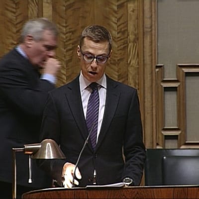 Rinne försenade sig från debatten