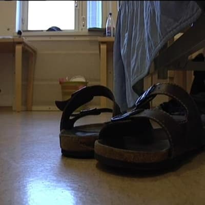 Ett rum på en vårdanstalt för psykiskt sjuka ungdomar