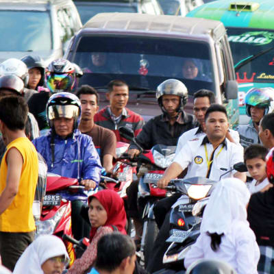 Invånare i Padang söker sig till säkrare områden
