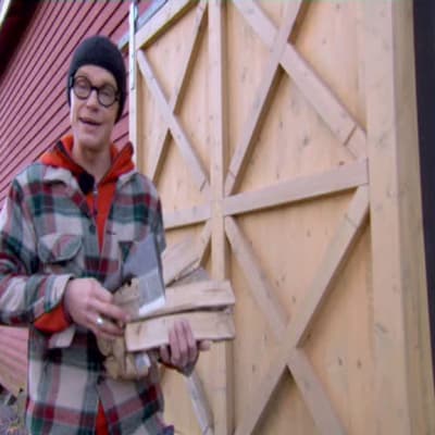 Du behöver björkved och en yxa