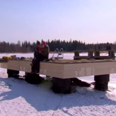 Ånbgbåtsbryggan har fått en ny kjol.
