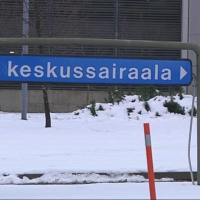 Pohjois-Karjalan keskussairaalan kyltti.