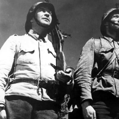 Pentti Siimes, Åke Lindman and Kaarlo Halttunen in the movie The Unknown Soldier