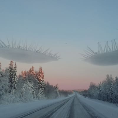 Pakkasen silmät auton tuulilasissa