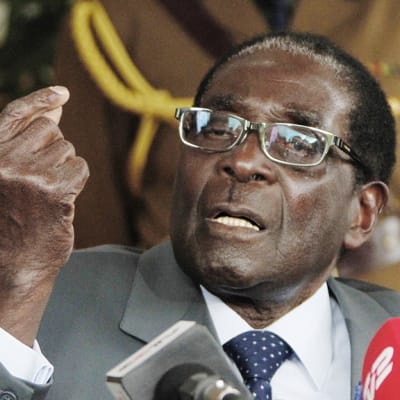 Yli 30 vuotta vallassa ollut Zimbabwen presidentti Robert Mugabe lehdistötilaisuudessa pääkaupungissa Hararessa 30. heinäkuuta 2013. 