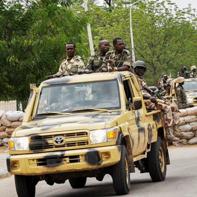 Nigerian armeija partioimassa.