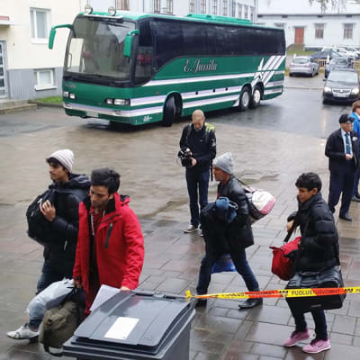 Ensimmäiset turvapaikanhakijat saapuivat Tornion järjestelykeskukseen tiistaina.