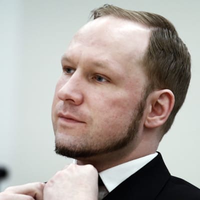 Anders Behring Breivik oikeudessa Oslossa elokuussa 2012.