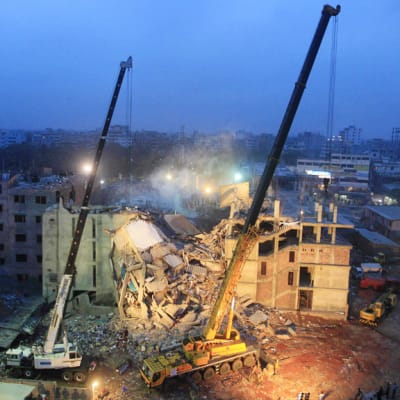 Ilmakuva sortuneesta tehdasrakennuksesta Bangladeshissa.