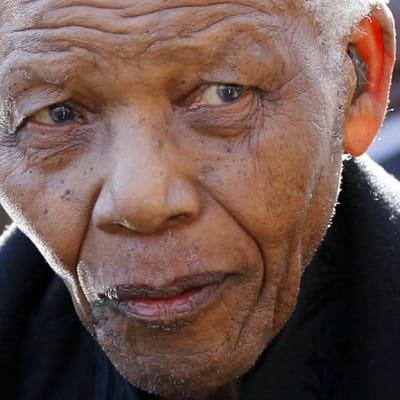 Nelson Mandela kuvattuna 17. kesäkuuta 2010. 