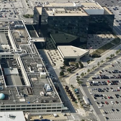 Yhdysvaltain kansallinen turvallisuusvirasto (National Security Agency - NSA) kuvattuna ilmasta Fort Meadessa, Marylandissä vuonna 2006.