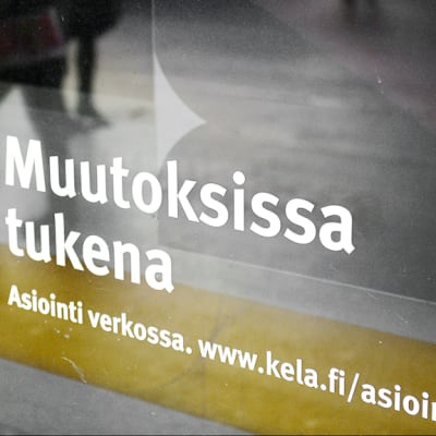 Kelan toimipisteen ikkuna Helsingin Kampissa.