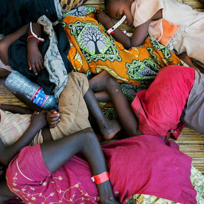 Burundista paenneet nukkuivat Kigomassa keskiviikkona.