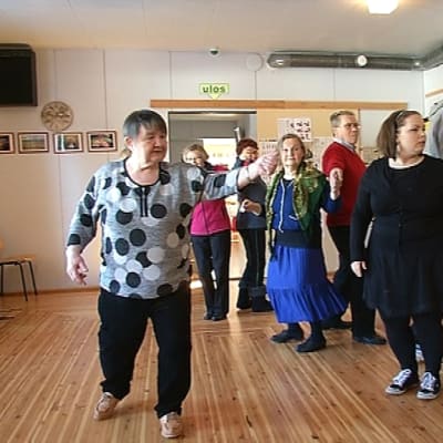 Nellimissä järjestettiin kolttatanssikurssi, jolla pyritään siirtämään rikasta tanssiperinnettä nuoremmalle sukupolvelle.