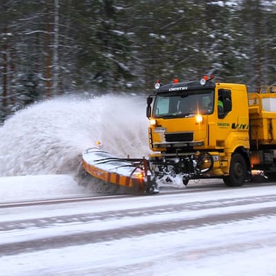 Tenho Arosanervon tehtävänä on pitää 40 kilometrin pätkä lumesta puhtaana Jämsä-Muurame tiellä.