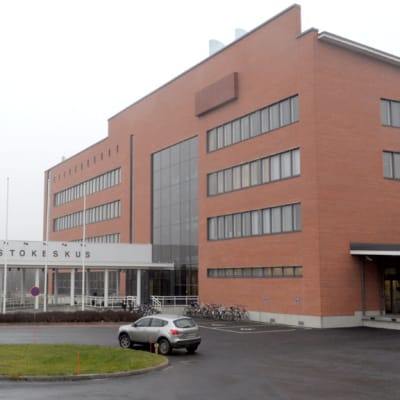 Yliopistokeskuksen pääsisäänkäynti.