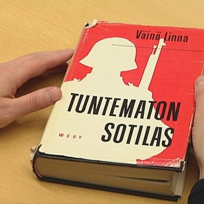 Tuntematon sotilas -kirja.