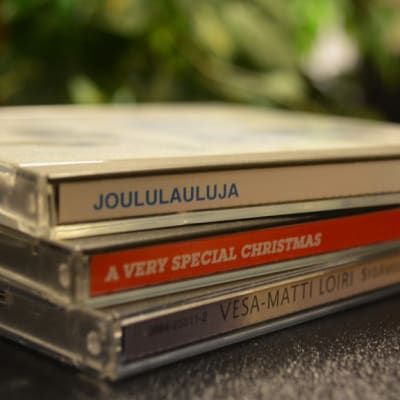 Pino joululevyjä.